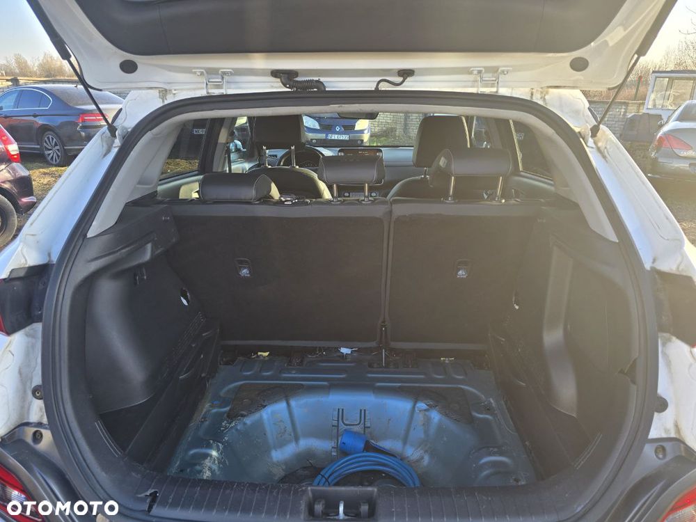 Hyundai Kona Premium - 11