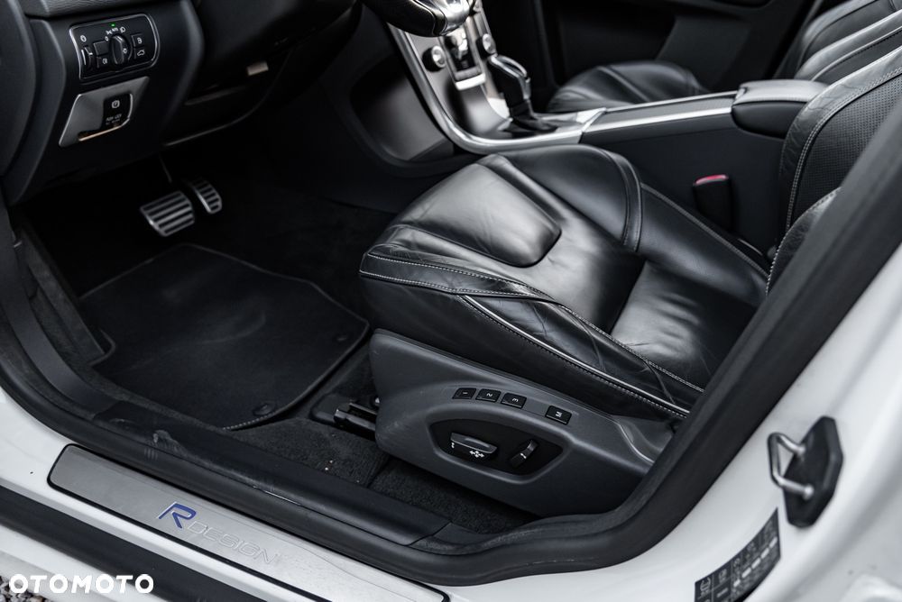 Volvo XC 60 T6 AWD R-Design - 20
