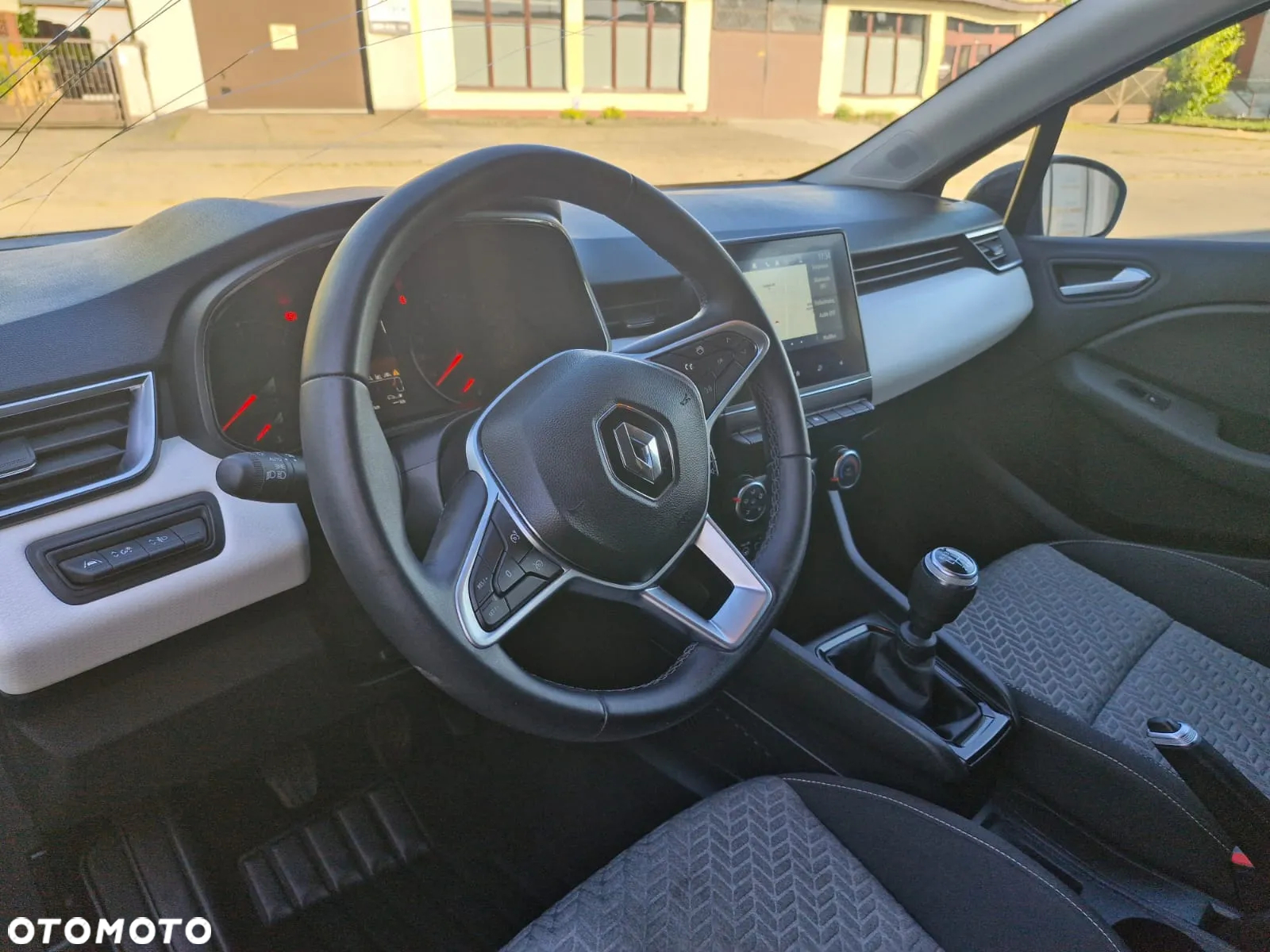 Renault Clio BLUE dCi 100 EVOLUTION - 11