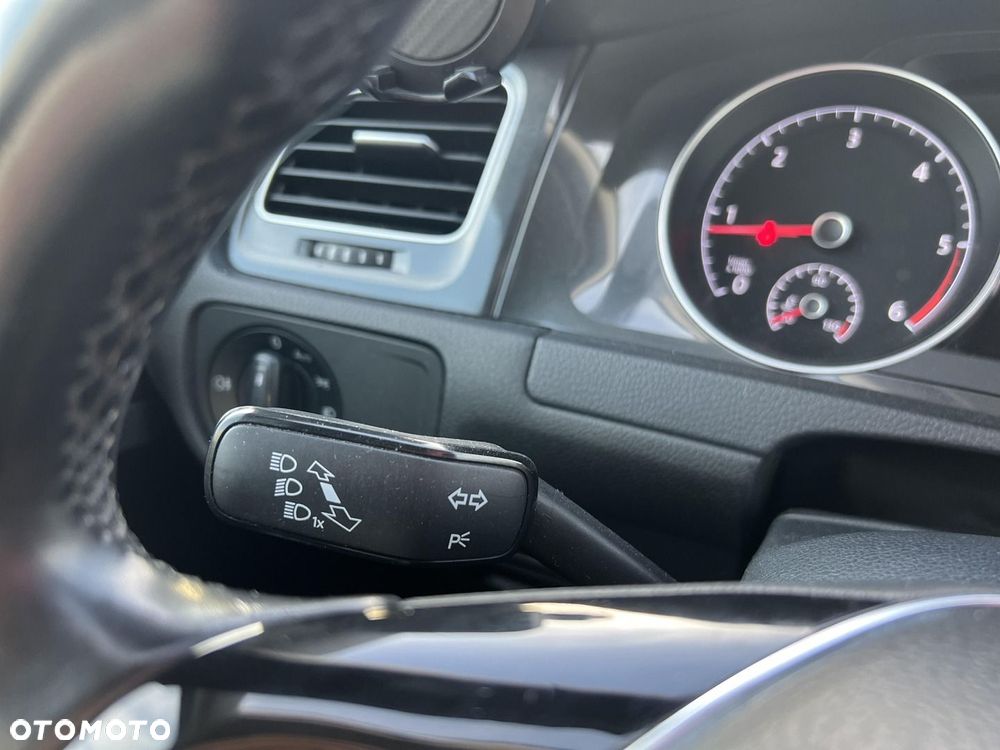 Volkswagen Golf - 23