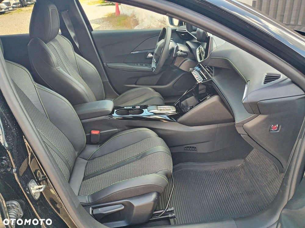 Peugeot 208 - 15