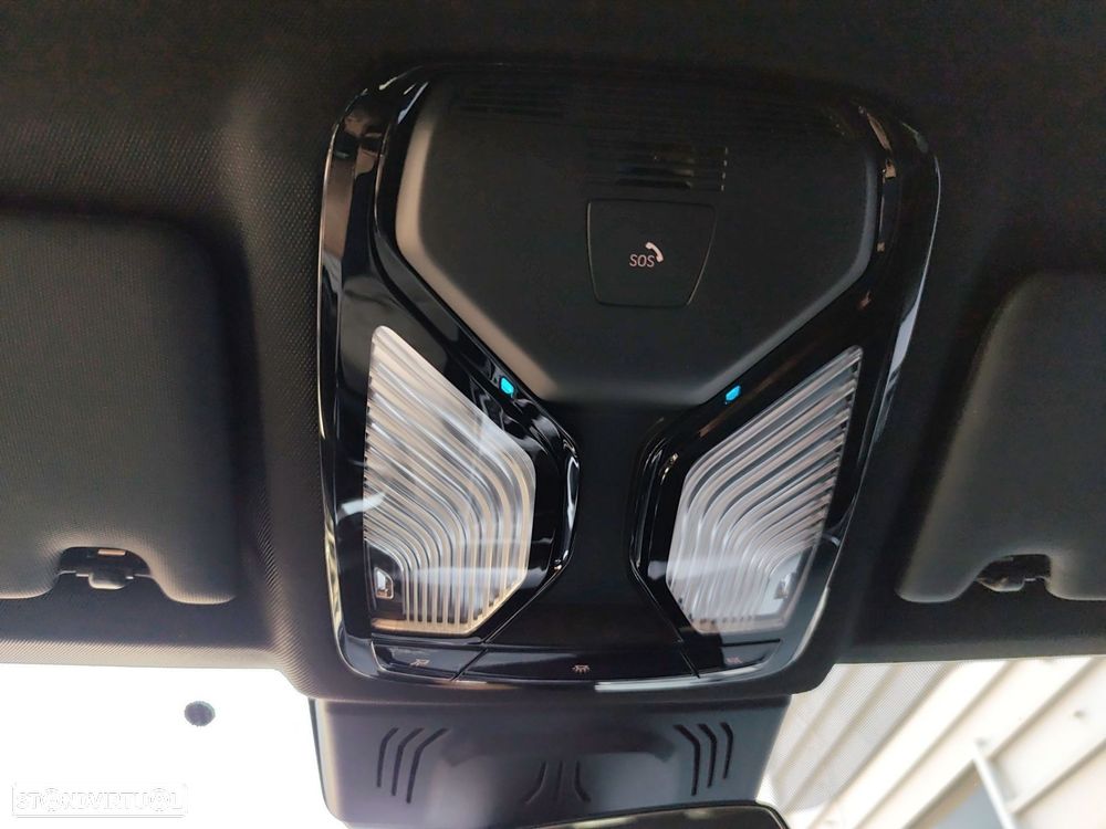 BMW 330 e Pack Desportivo M Pro Auto - 27
