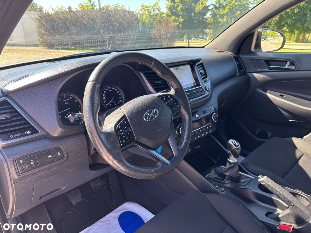 Hyundai Tucson 1.6 GDI BlueDrive GO 2WD - 27