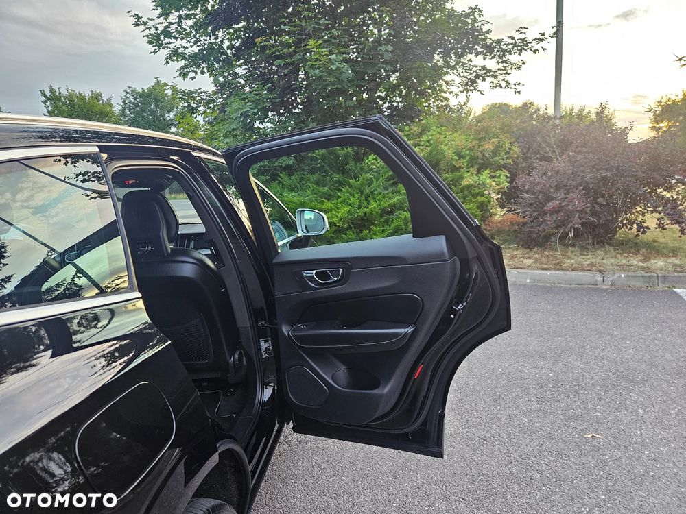 Volvo XC 60 D4 AWD Geartronic RDesign - 36