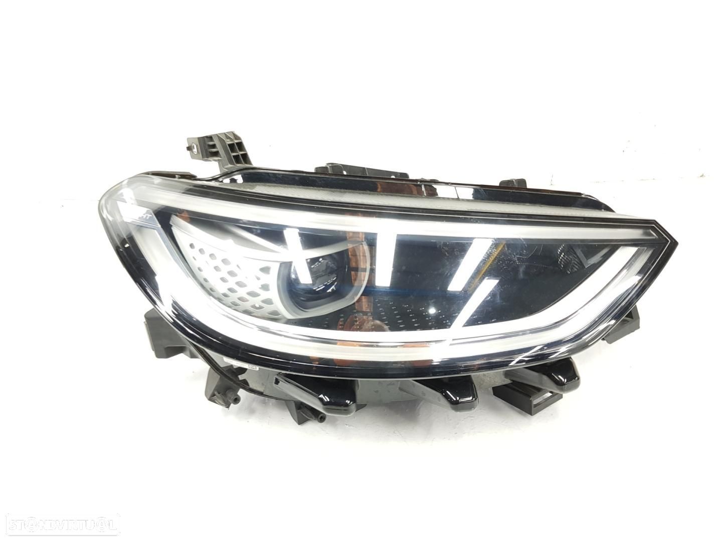 FAROL DIREITO VOLKSWAGEN ID.3 E11 - 1