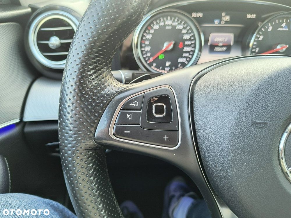 Mercedes-Benz Klasa E 400 4-Matic 9G-TRONIC - 24