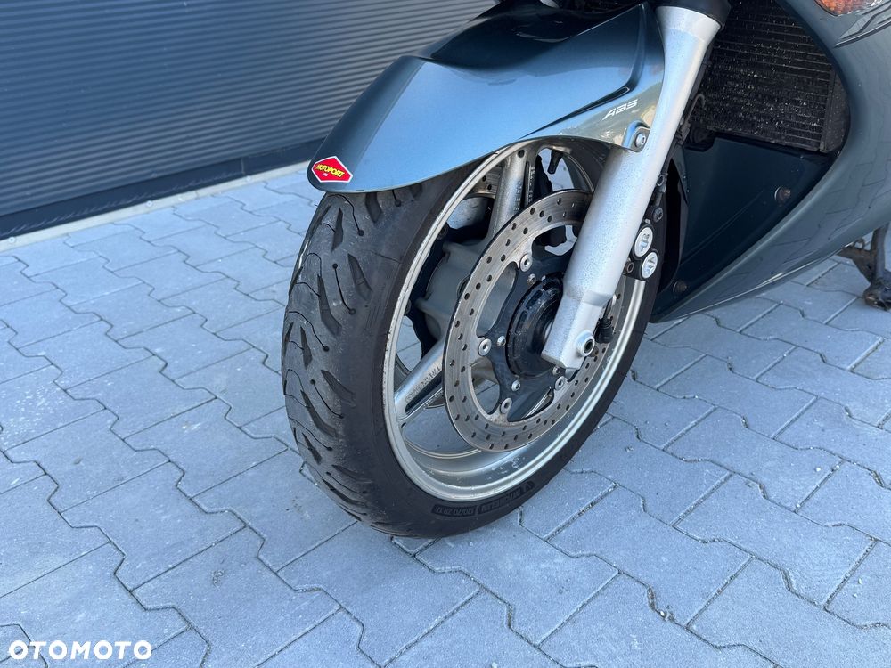 Yamaha FJR - 16