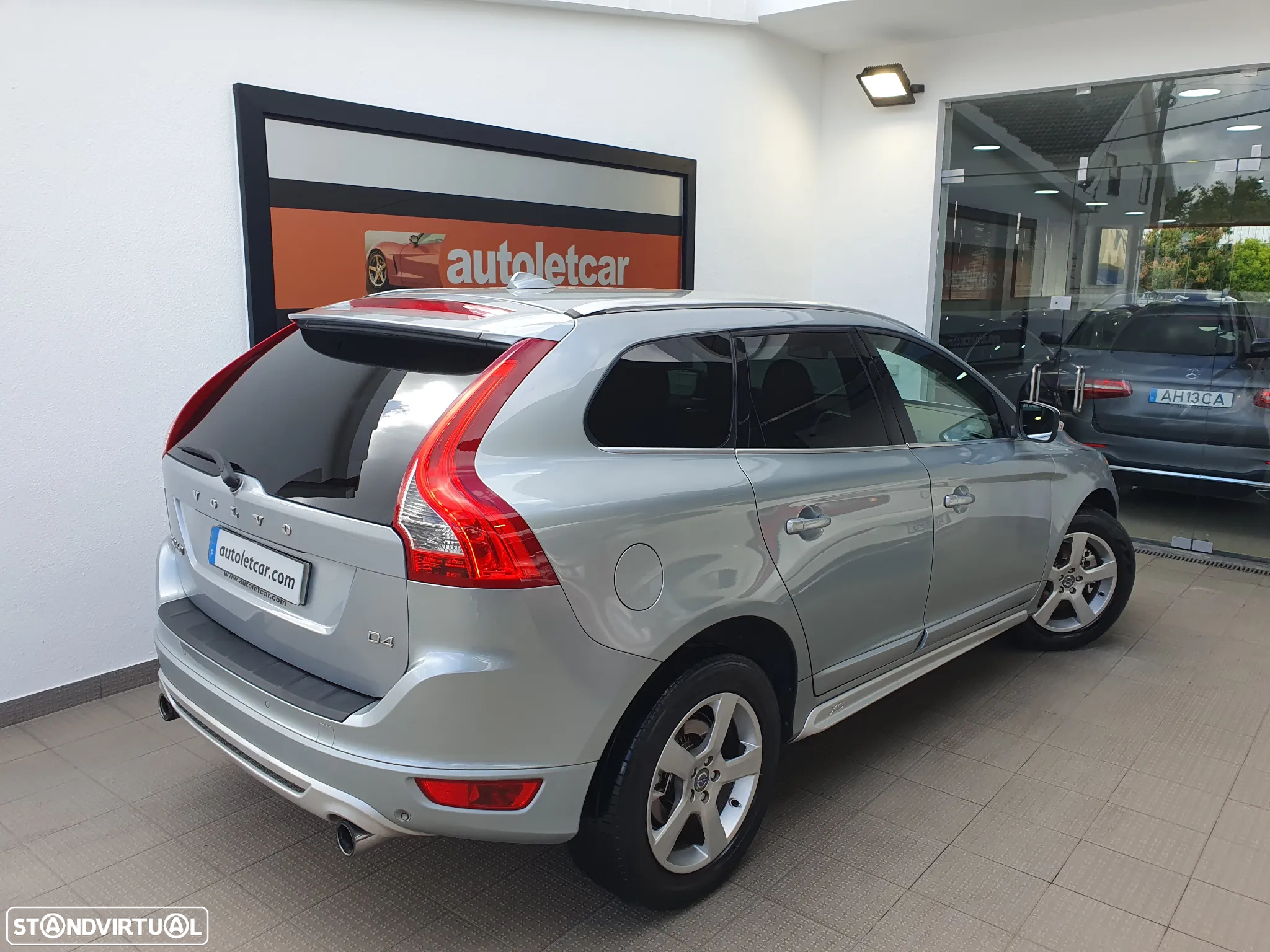 Volvo XC 60 2.0 D4 R-Design - 25