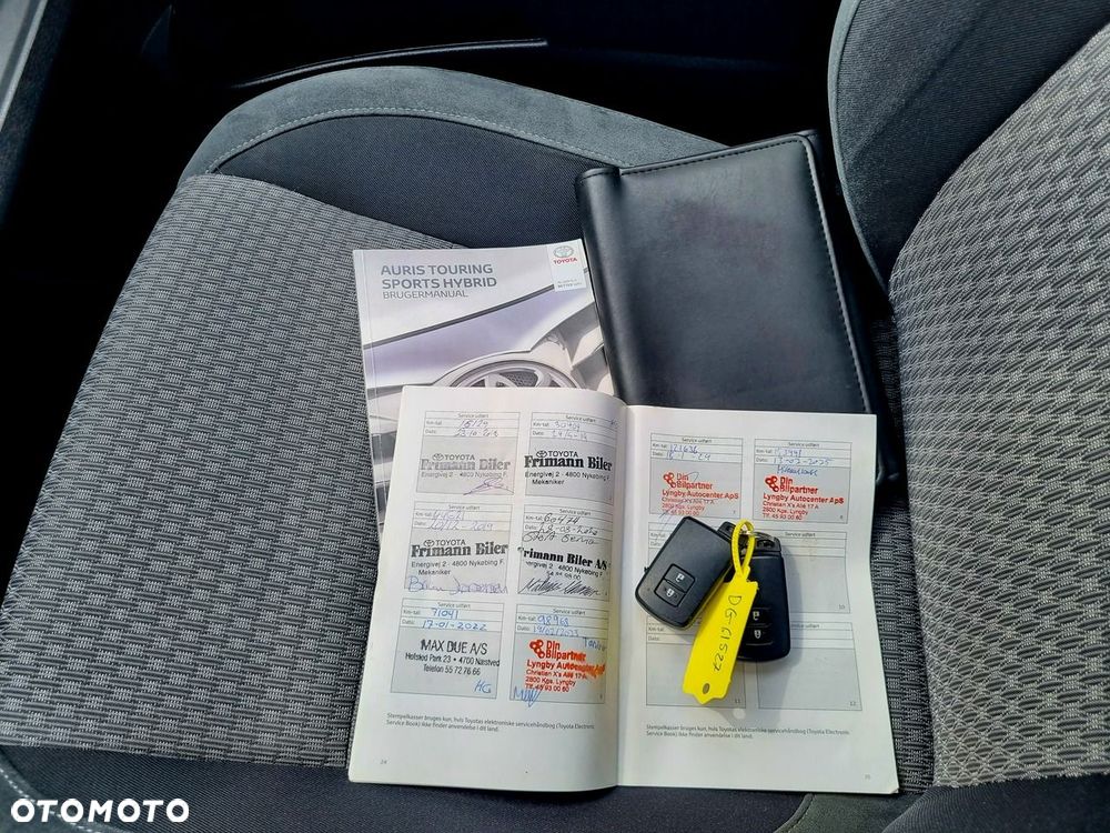 Toyota Auris Hybrid 135 Prestige - 21