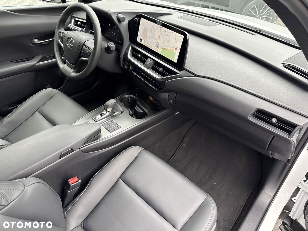 Lexus UX 300h F Sport Design - 9