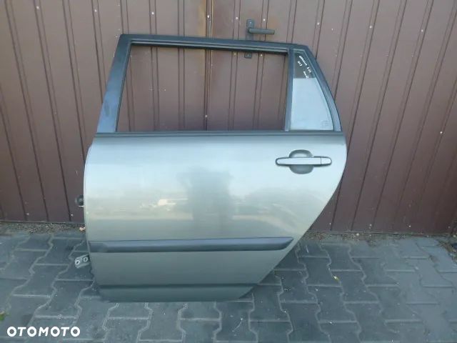 DRZWI LEWY TYŁ LEWE TYLNE KOMPLETNE TOYOTA COROLLA E12 KOMBI KOLOR 1C3 - 1