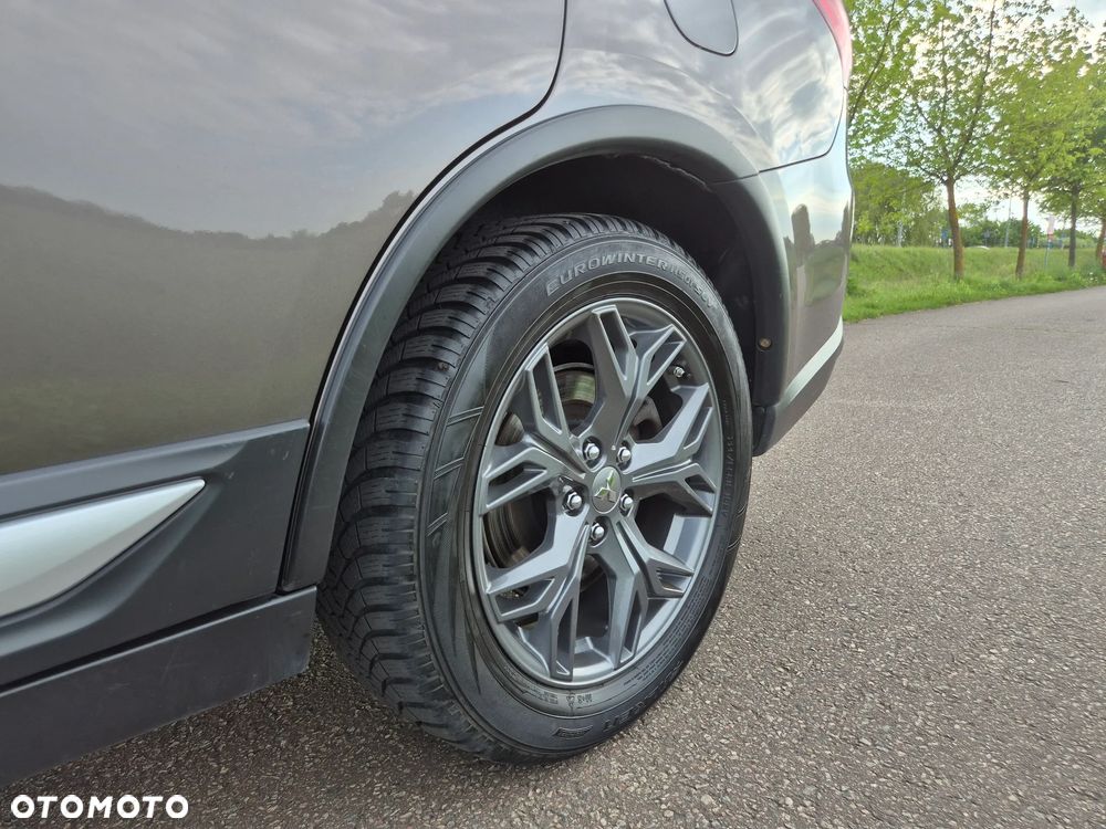 Mitsubishi Outlander 2.0 Instyle + 4WD CVT - 18