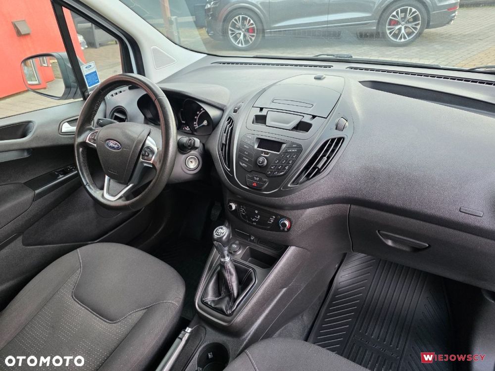 Ford Transit Courier - 17