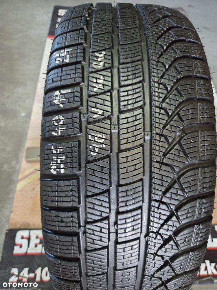 opona używana 245/40R19 Pirelli Winter PZERO TM * RSC Runflat - 1