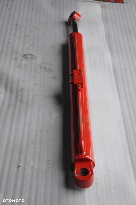 SIŁOWNIK PODNOSZENIA TELESKOPU MANITOU 627 2001R NR 08457903323501B - 2