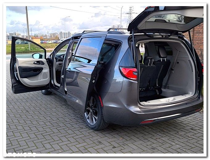 Chrysler Pacifica - 19