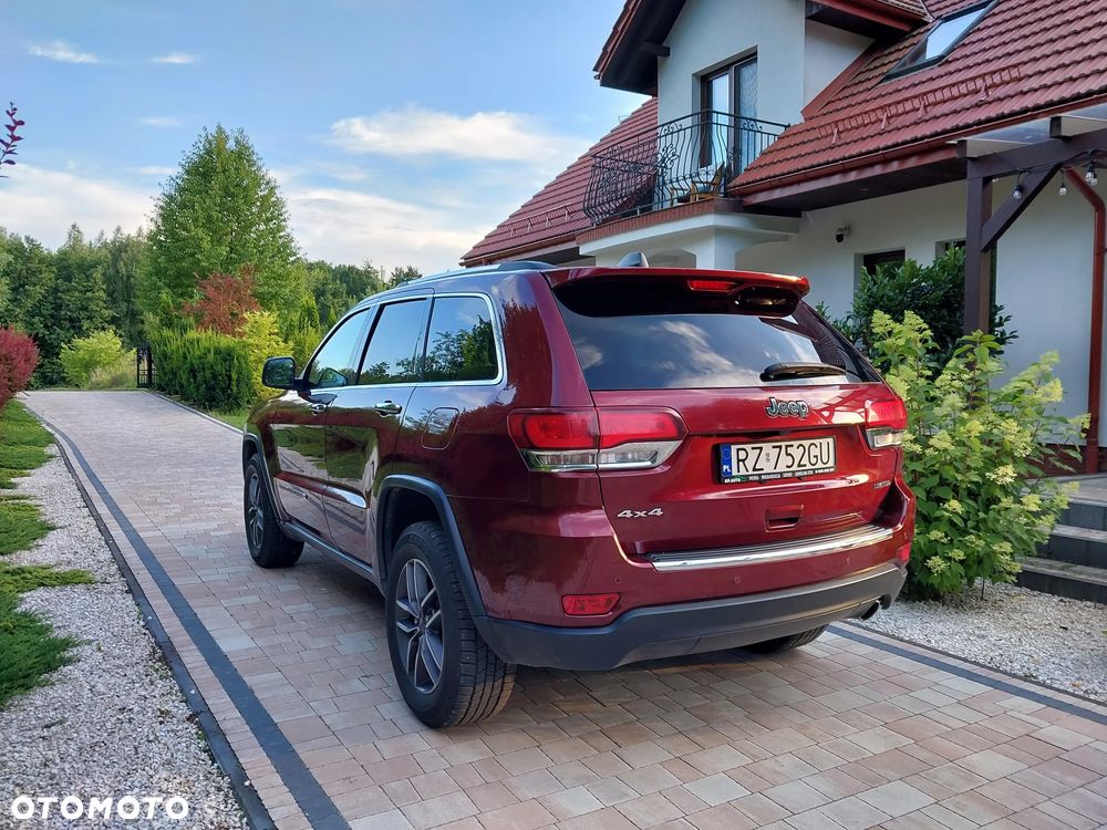 Jeep Grand Cherokee - 12