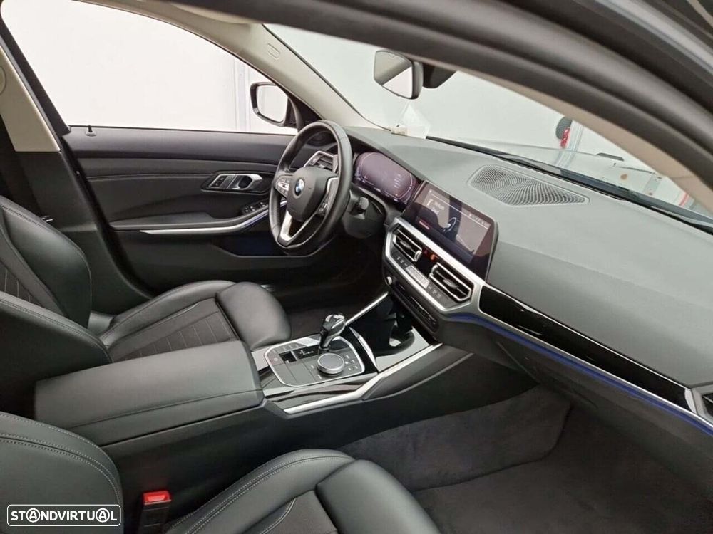 BMW 318 d Touring Line Sport Auto - 24