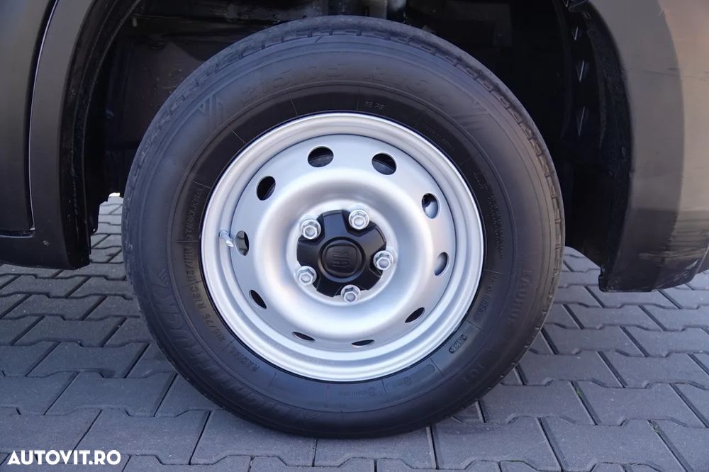 Fiat DUCATO MAXI / CONTAINER / 750 KG LIFT / GVWR: 3500 KG / MANUAL / 2021 - 23