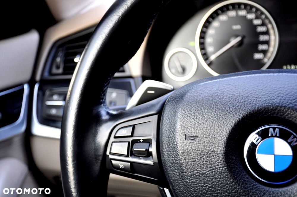 BMW Seria 5 520d Sport-Aut - 30