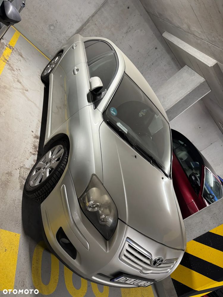 Toyota Avensis 1.8 VVT-i Sol Premium - 1