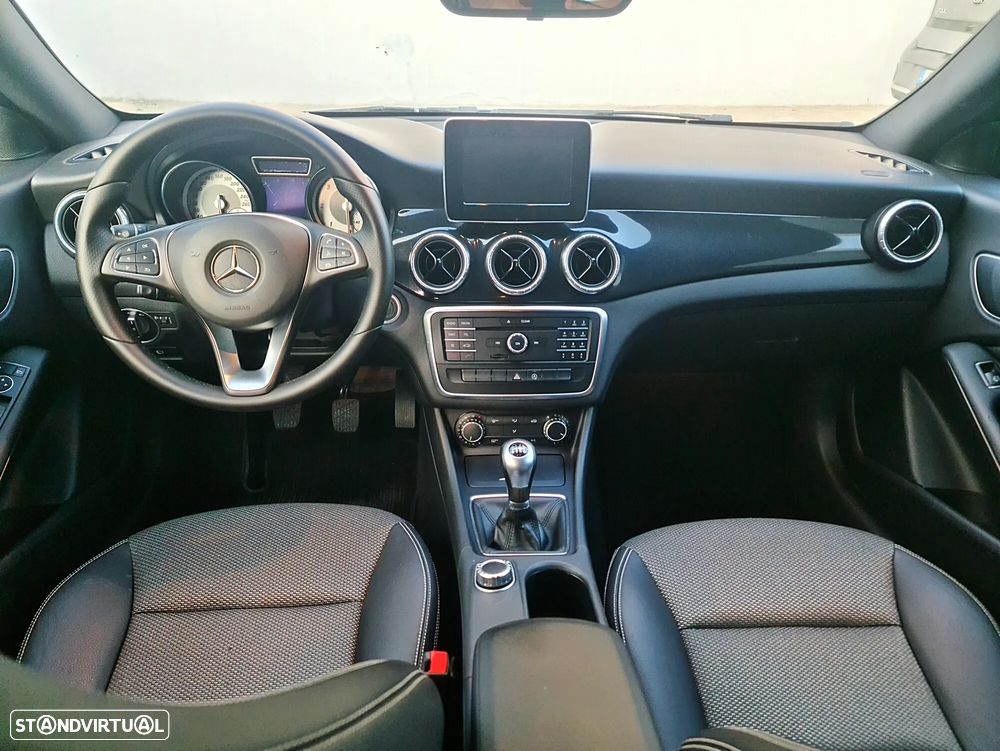 Mercedes-Benz CLA 180 d Shooting Brake Urban - 11
