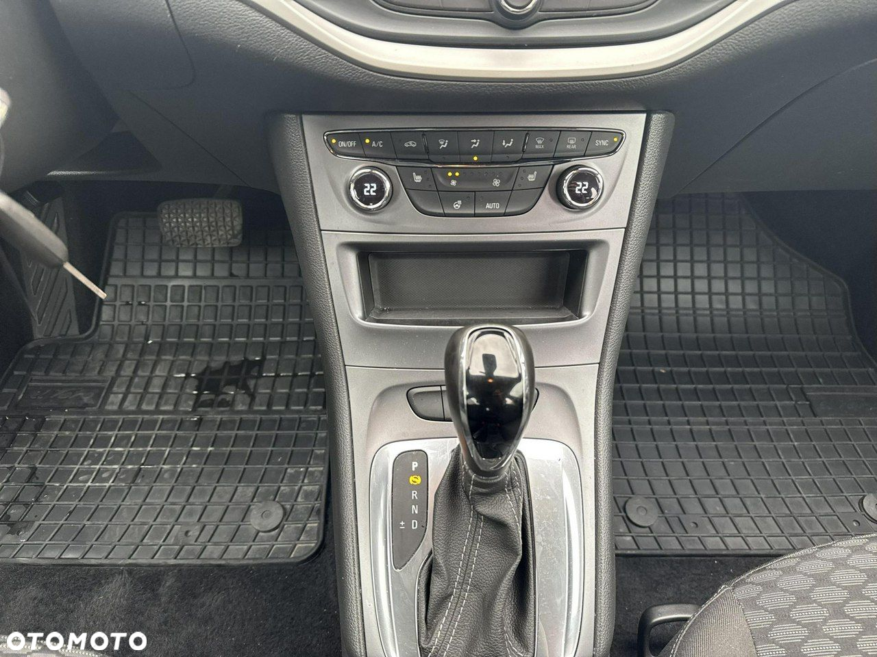 Opel Astra V 1.4 T Edition S&S - 24
