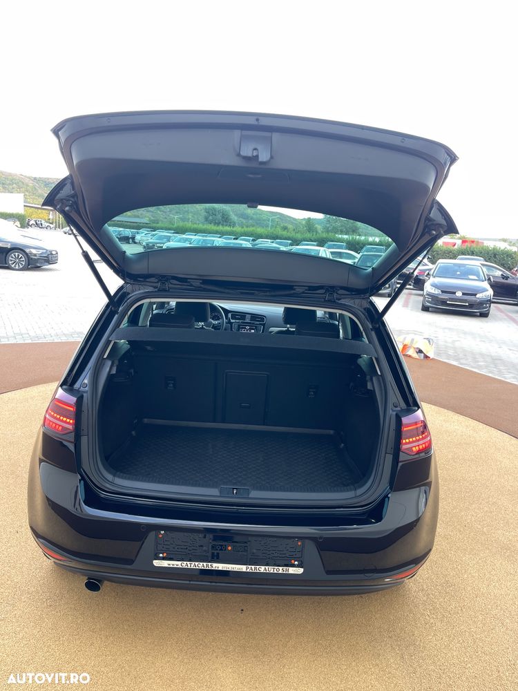 Volkswagen Golf 1.6 TDI BlueMotion Technology Cup - 25