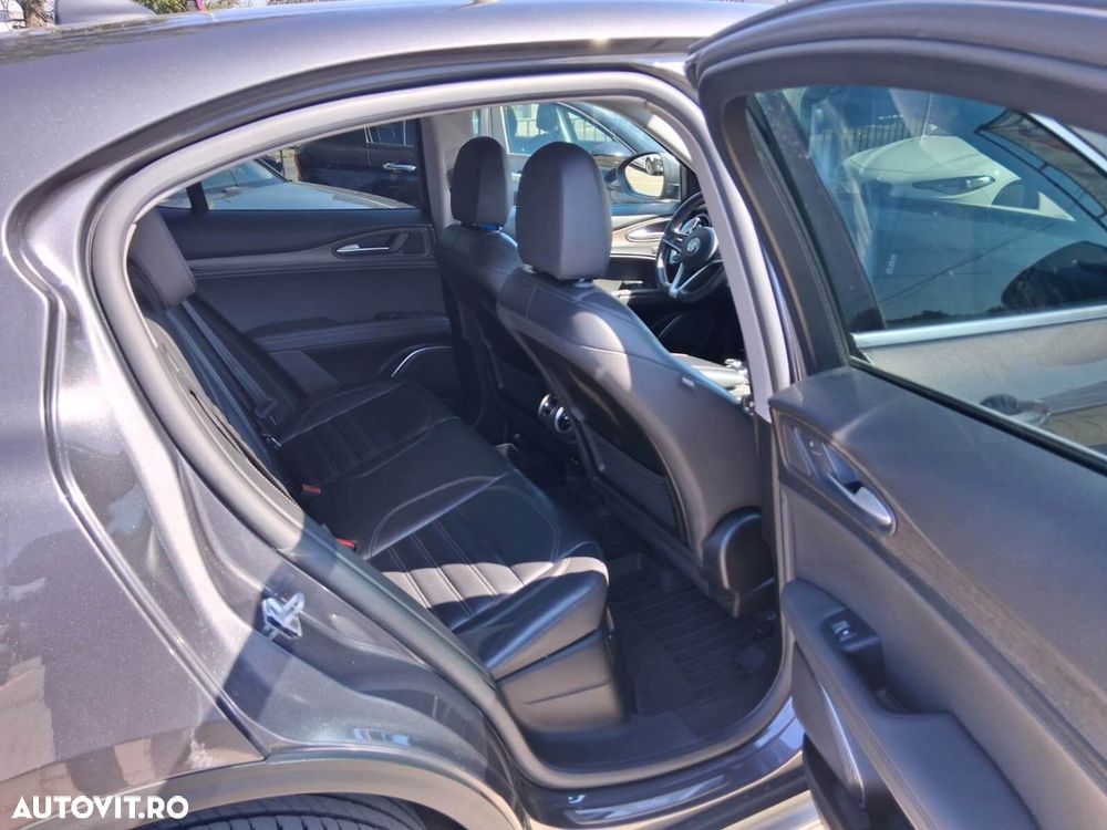 Alfa Romeo Stelvio - 13