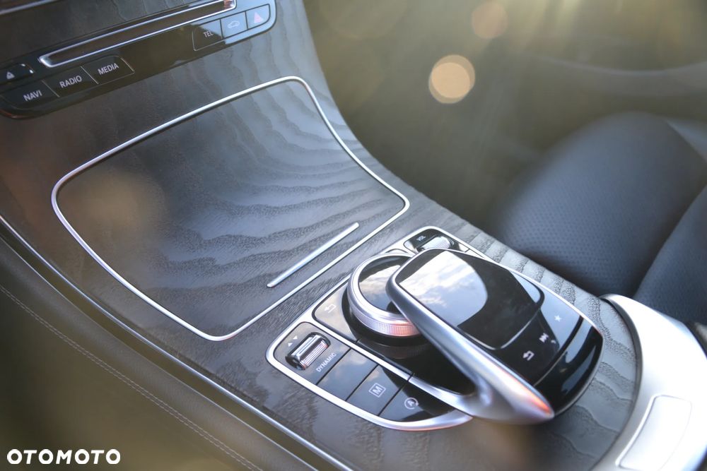 Mercedes-Benz GLC 300 4Matic 9G-TRONIC AMG Line - 22