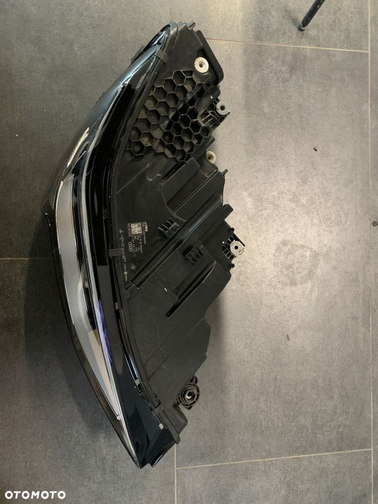 Lampa prawa AUDI ETRON E-TRON 4KE - 4