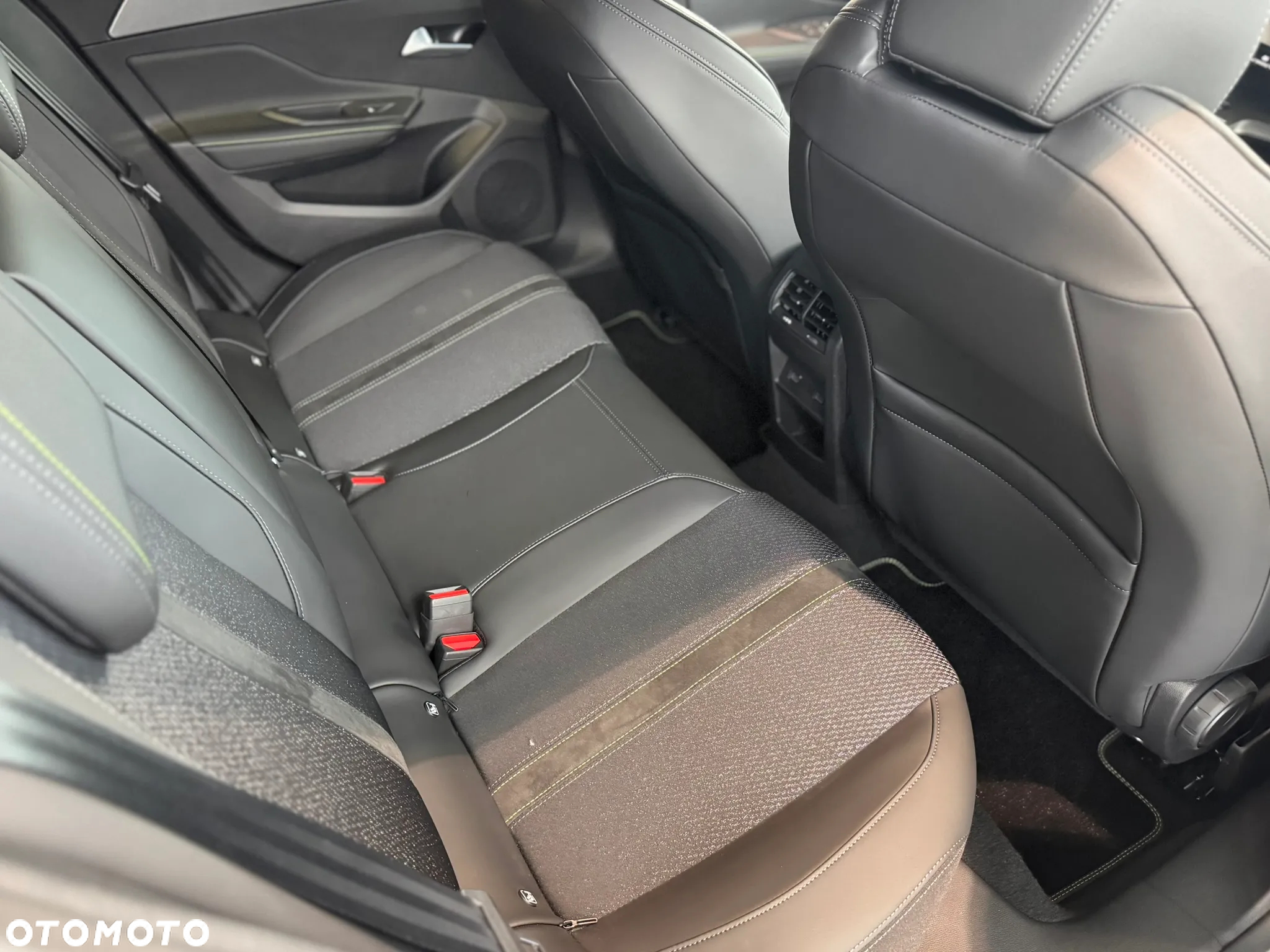 Peugeot 308 1.2 mHEV GT S&S e-DCS6 - 15