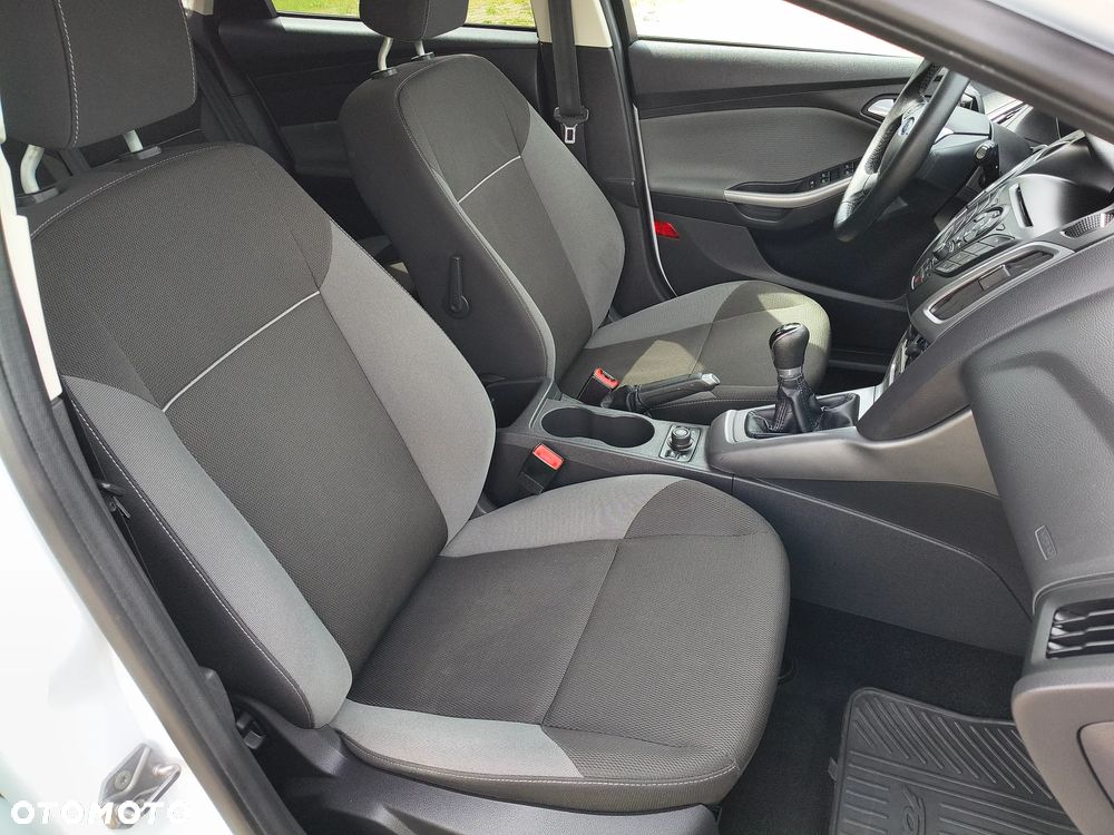 Ford Focus 1.6 Ambiente - 16