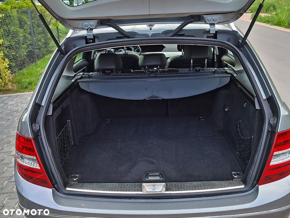 Mercedes-Benz Klasa C 180 CGI Automatik BlueEFFICIENCY Avantgarde - 39