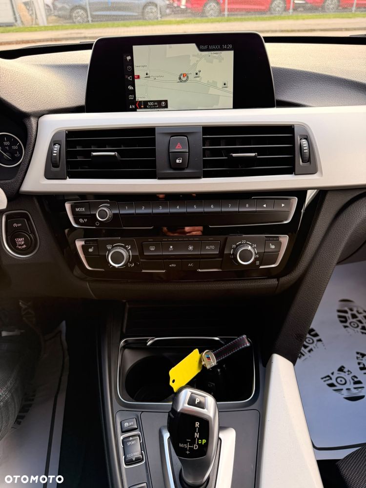 BMW Seria 3 318d Sport Line - 14