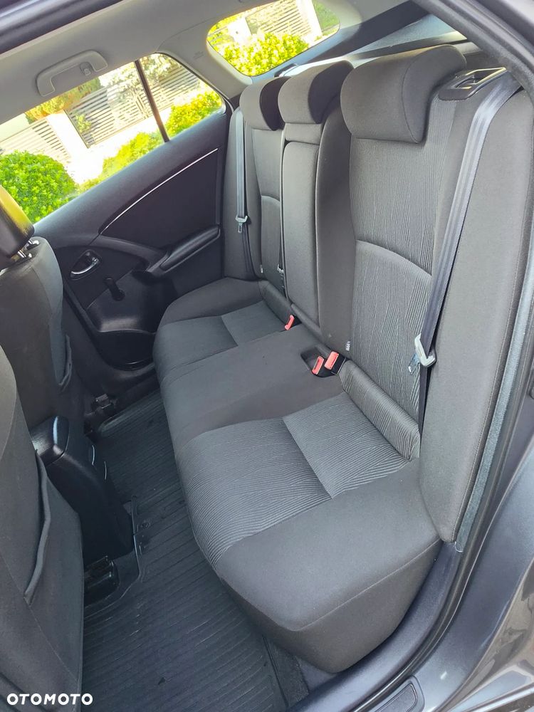 Toyota Avensis 2.0 D-4D - 9
