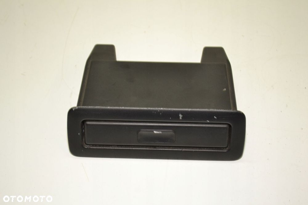 UCHWYT NA KUBKI KUBEK CUPHOLDER KANAPY TYŁ BMW E38 8212129 - 1