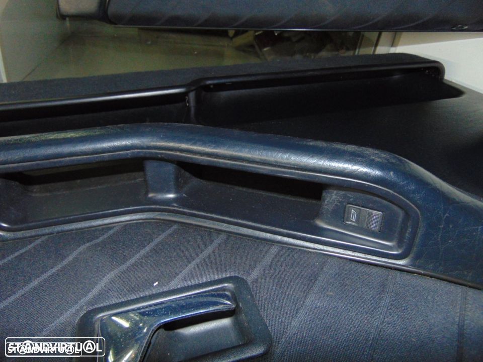 Audi 80 Avant carrinha - quartelas das portas da frente nuas mais de trás mais comandos de vidro eléctricos mais fechos e botões dos vidros eléctricos de trás - 3