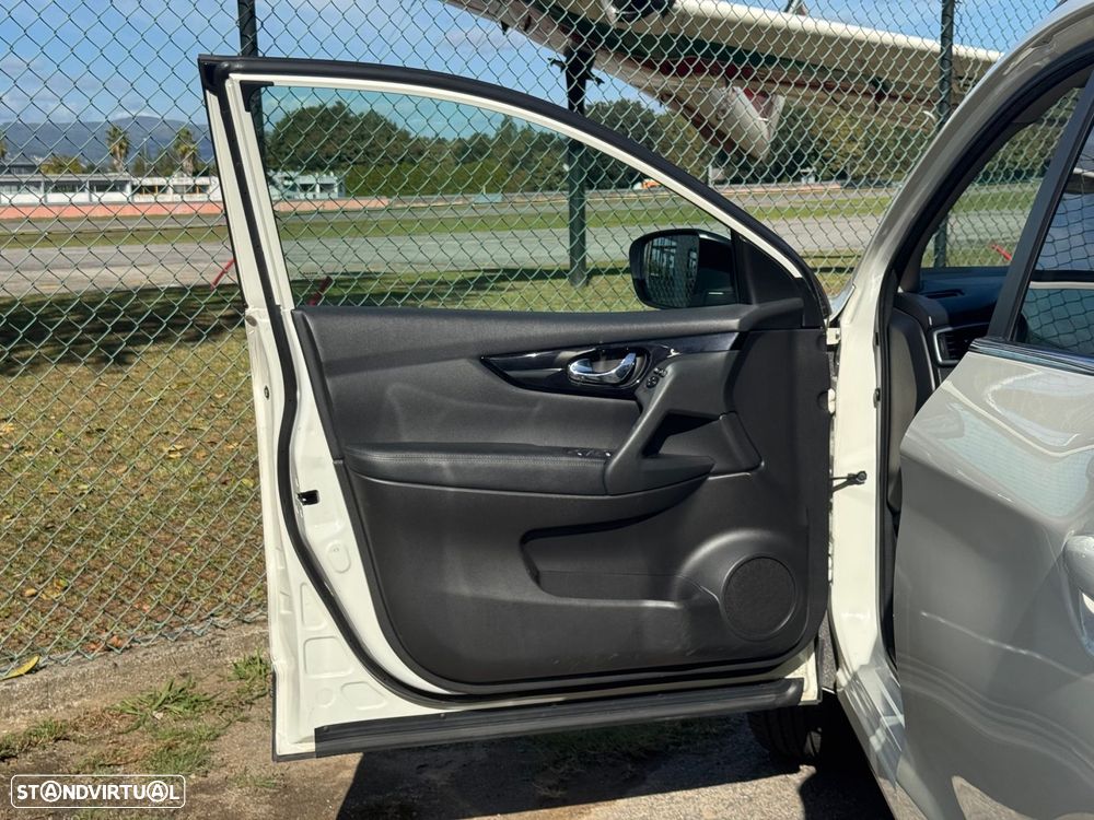 Nissan Qashqai 1.5 dCi N-Connecta J18+Led - 31