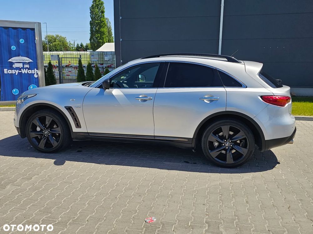 Infiniti Q70 - 8