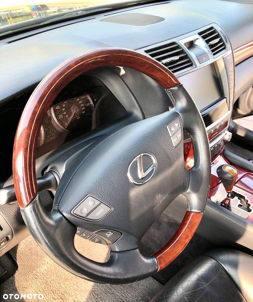 Lexus LS 460 Ambience Line - 15