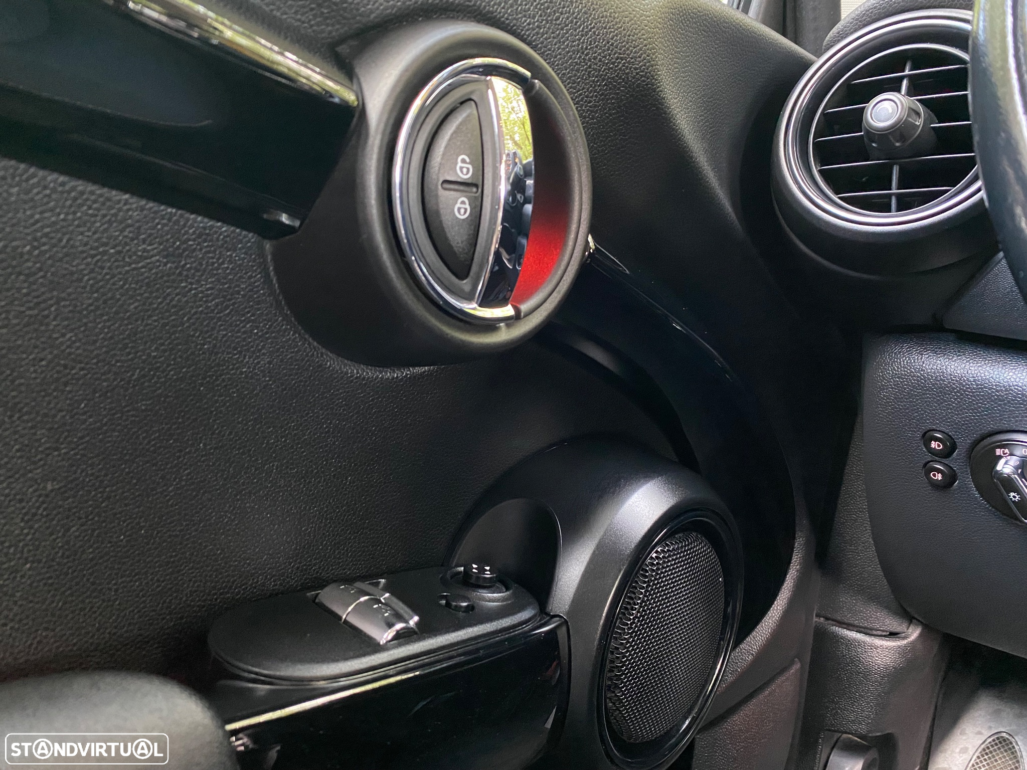 MINI 3 Portas One D - 23