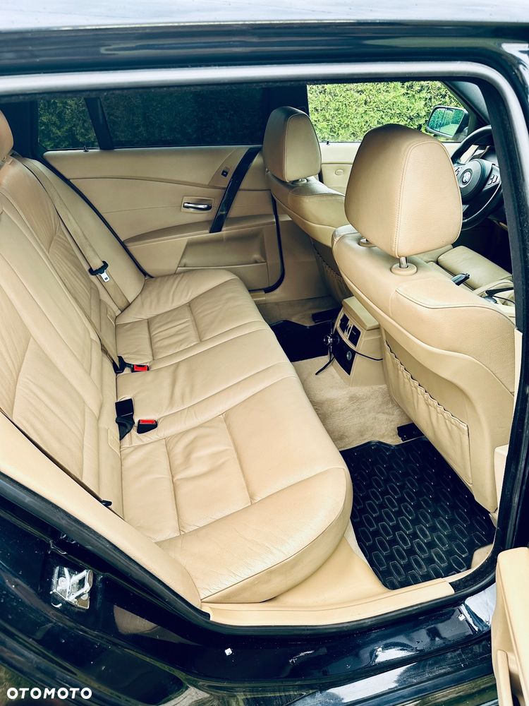 BMW Seria 5 525d - 14