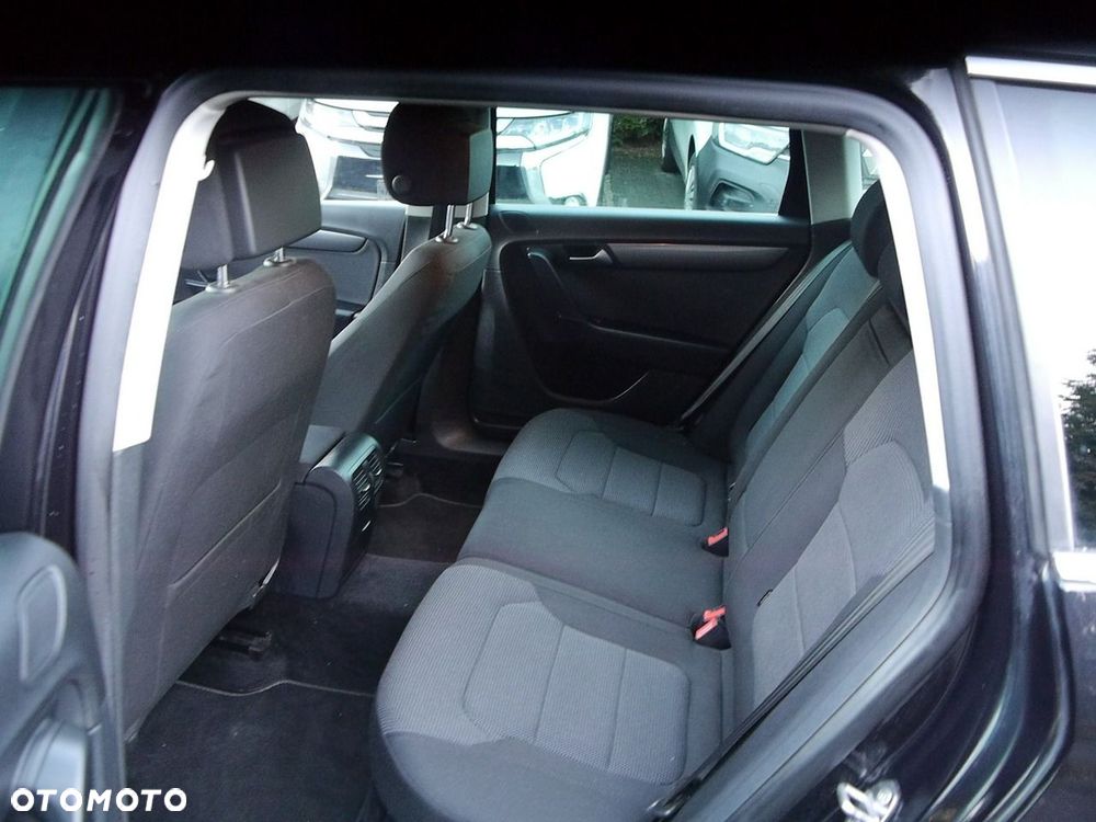 Volkswagen Passat - 30