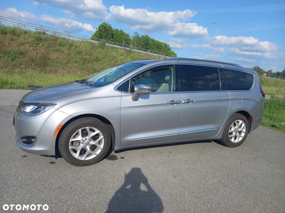 Chrysler Pacifica - 2