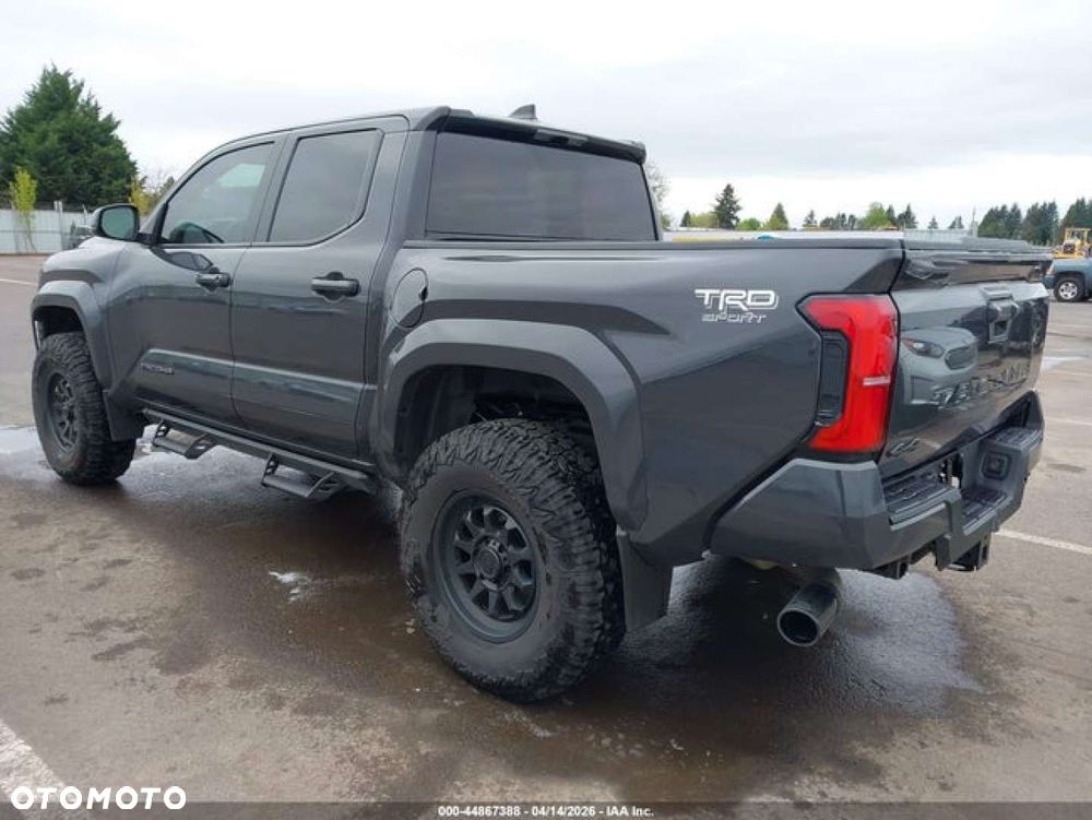 Toyota Tacoma - 3