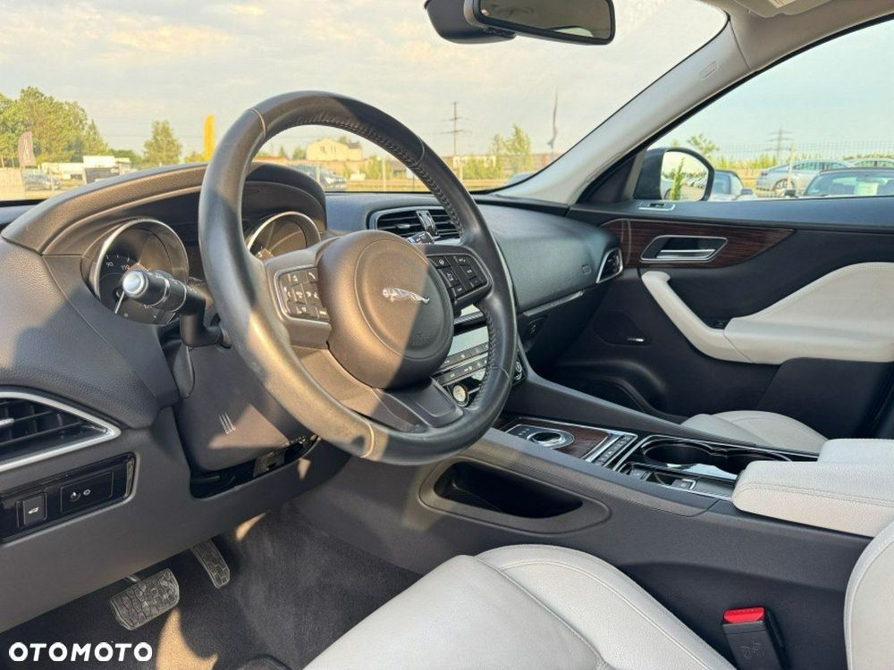 Jaguar F-Pace 35t AWD Prestige - 10
