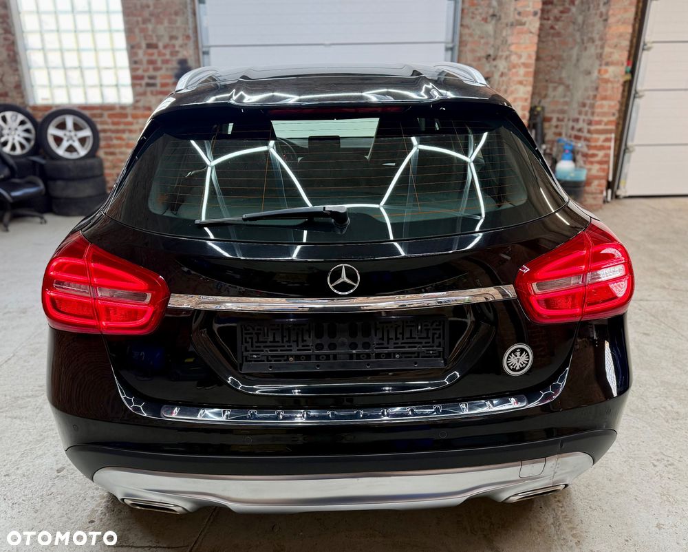 Mercedes-Benz GLA 180 7G-DCT Urban - 10