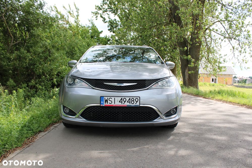 Chrysler Pacifica - 4