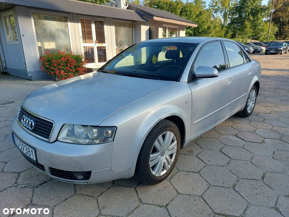 Audi A4 Limousine - 1